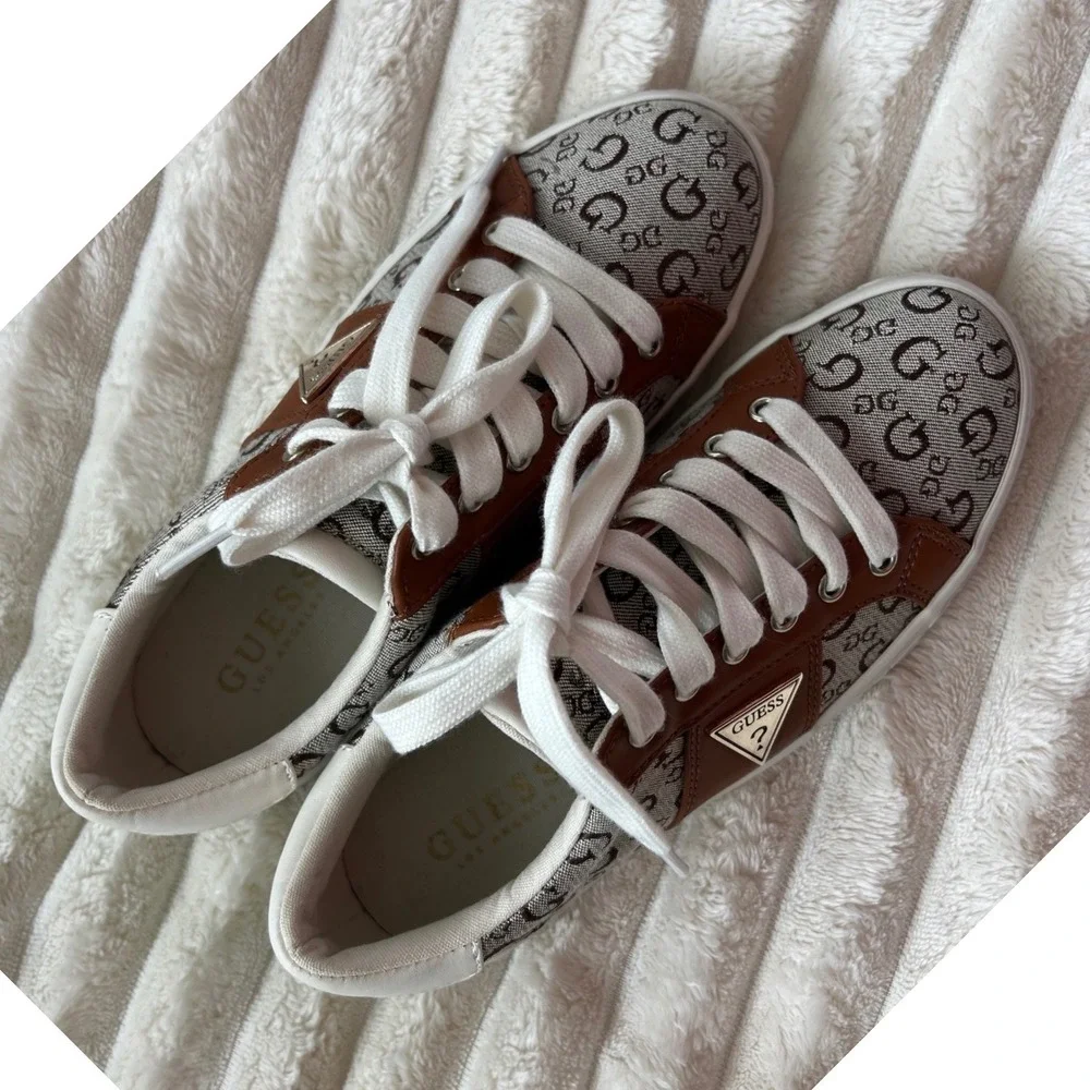 Guess Astray Kids Brown Logo Monogram Low Top Lace Up Sneakers WGASTRAY4-R 5.5M